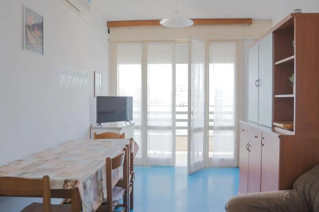 {Lux Kobler} - Luminoso Appartamento Fronte Mare Lido di Jesolo