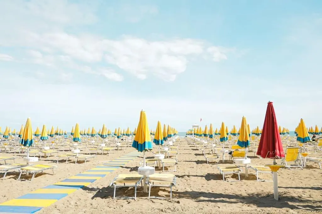 {Lux Kobler} - Luminoso Appartamento Fronte Mare Lido di Jesolo