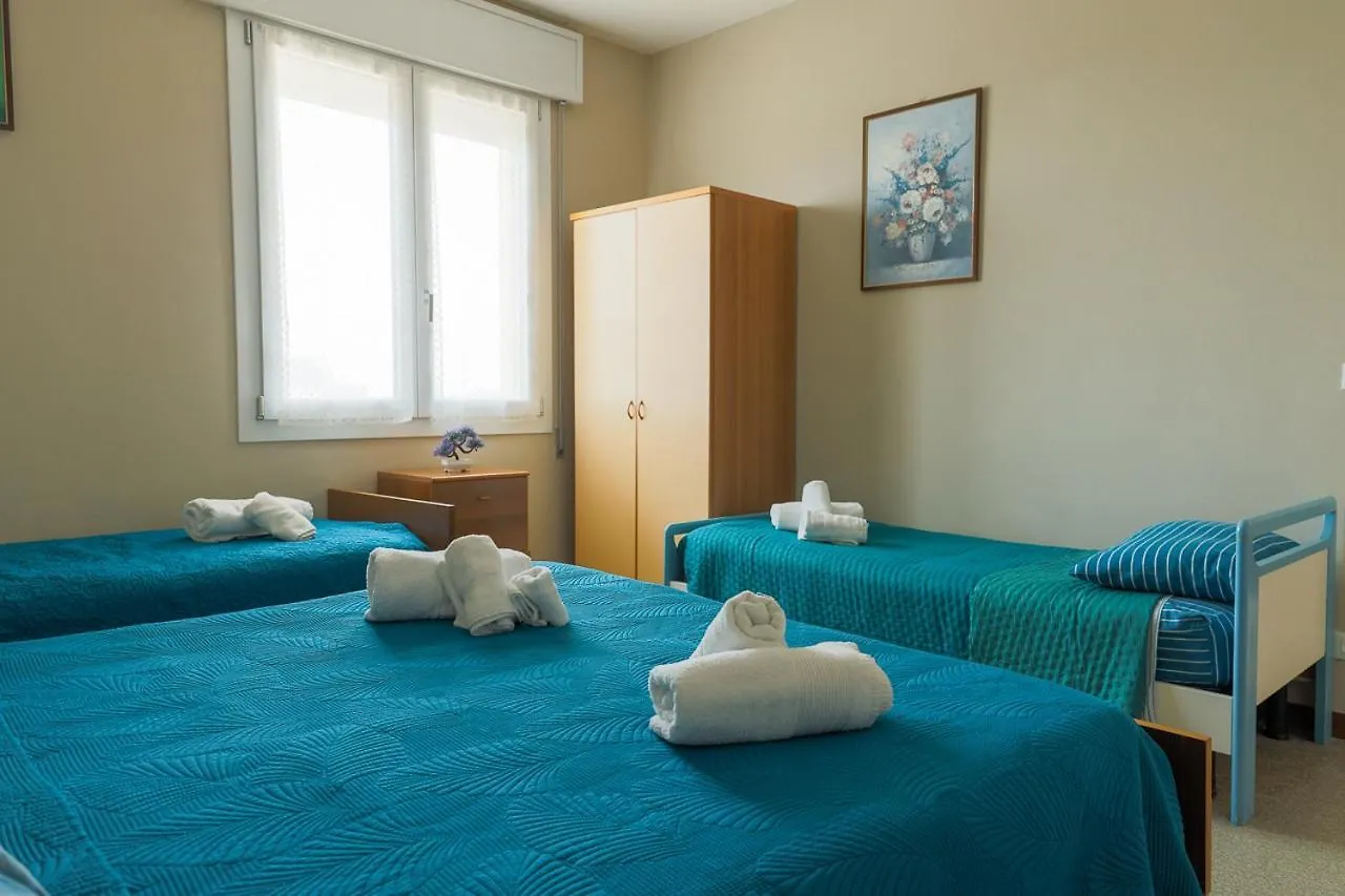 {Lux Kobler} - Luminoso Appartamento Fronte Mare Lido di Jesolo 0*,