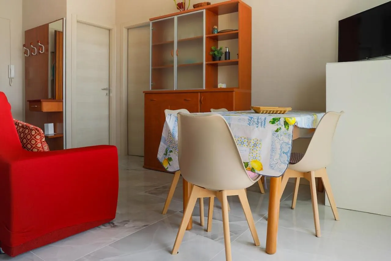 {Lux Kobler} - Luminoso Appartamento Fronte Mare Lido di Jesolo Italia