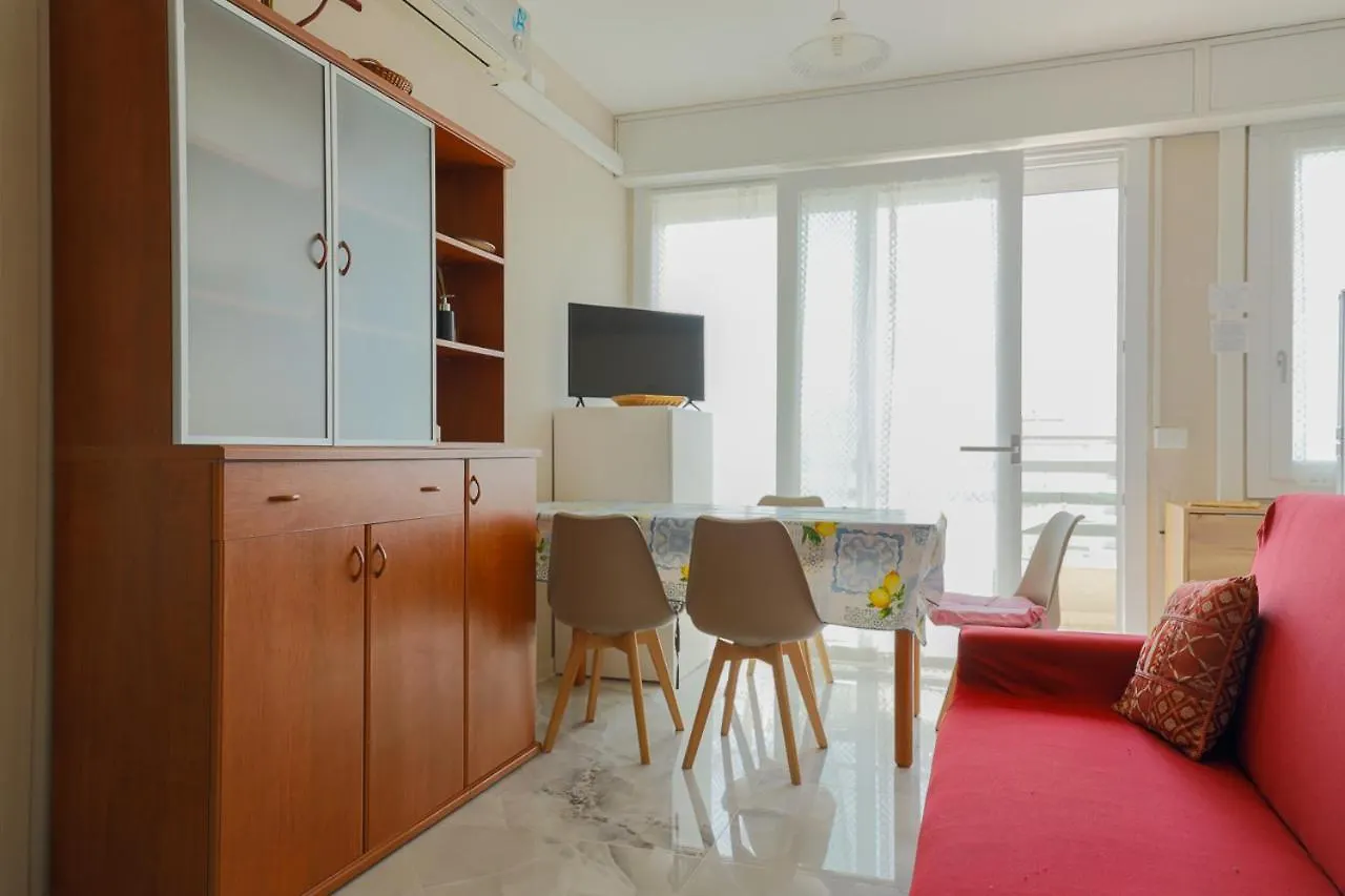 {Lux Kobler} - Luminoso Appartamento Fronte Mare Lido di Jesolo